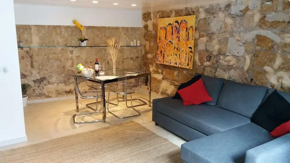 Home sotto l'Arco-1